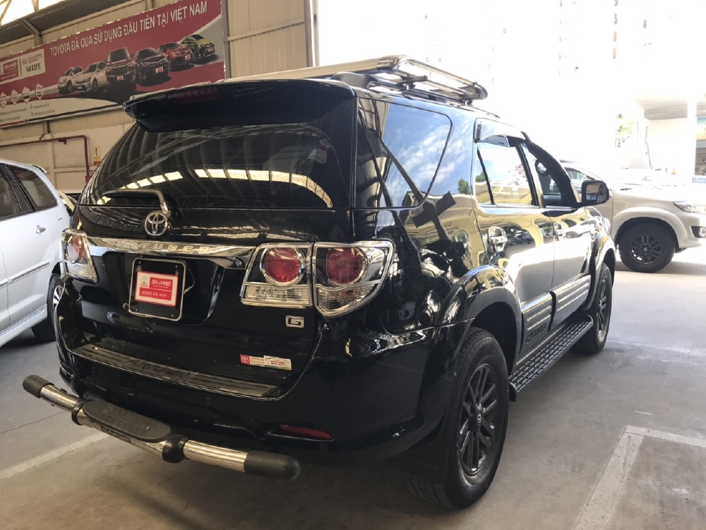 Bán Toyota Fortuner 2.4G máy dầu số sàn, màu đen, sx 2015. Giá cả thương thảo ạ!  Ngân hàng hỗ trợ 70%
