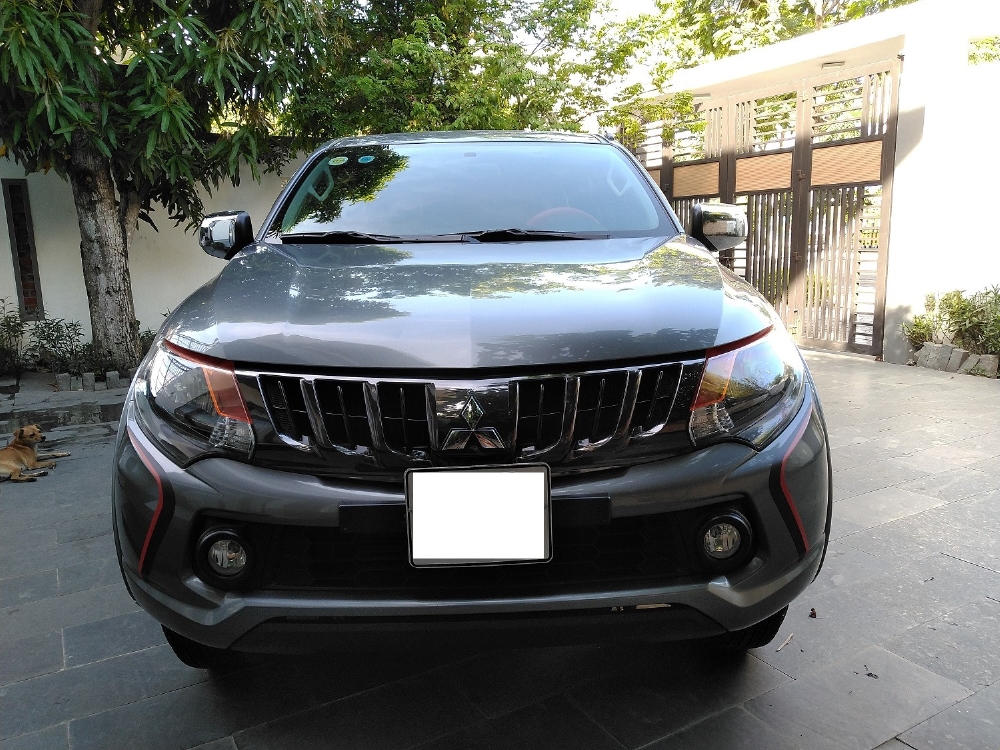 Cần bán xe Mitsubishi Triton 2017 số tự động máy dầu màu xám biển tp