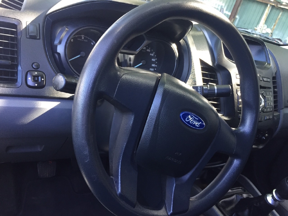Ranger 02 cầu bản full.Xe bán tại hãng Ford