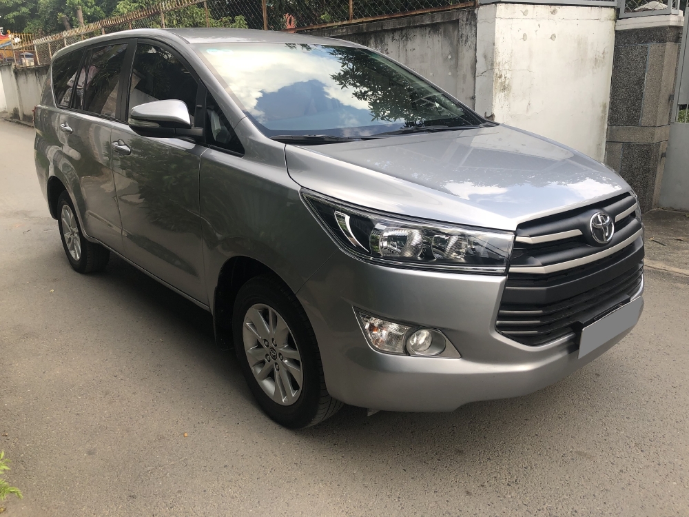 Toyota Innova 2018 số sàn màu Bạc