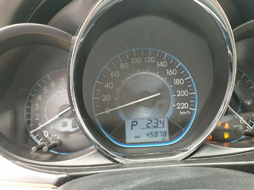 Bán Toyota Vios 1.5G số tự động, sx 2018 màu trắng.