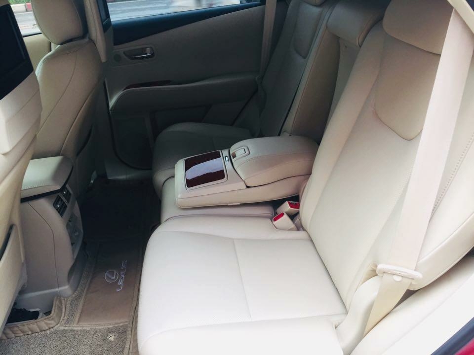 Lexus RX350, sản xuất 2009, đăng ký 2009. Động cơ V6 3.5L máy xăng, mầu đỏ, nội thất kem. Biển Hà Nội.