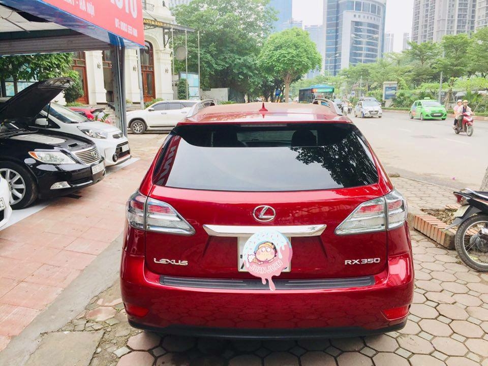 Lexus RX350, sản xuất 2009, đăng ký 2009. Động cơ V6 3.5L máy xăng, mầu đỏ, nội thất kem. Biển Hà Nội.