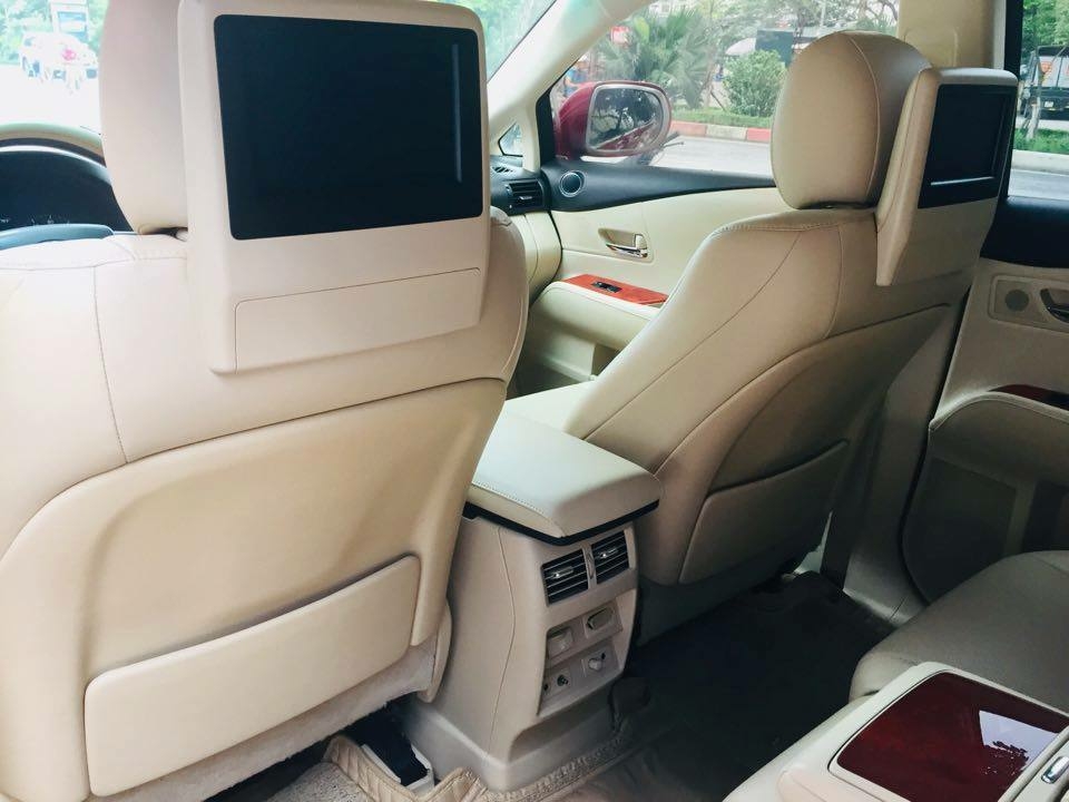 Lexus RX350, sản xuất 2009, đăng ký 2009. Động cơ V6 3.5L máy xăng, mầu đỏ, nội thất kem. Biển Hà Nội.