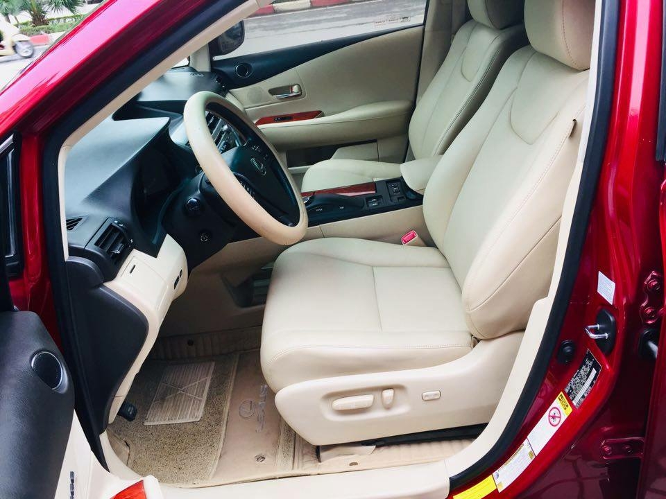 Lexus RX350, sản xuất 2009, đăng ký 2009. Động cơ V6 3.5L máy xăng, mầu đỏ, nội thất kem. Biển Hà Nội.