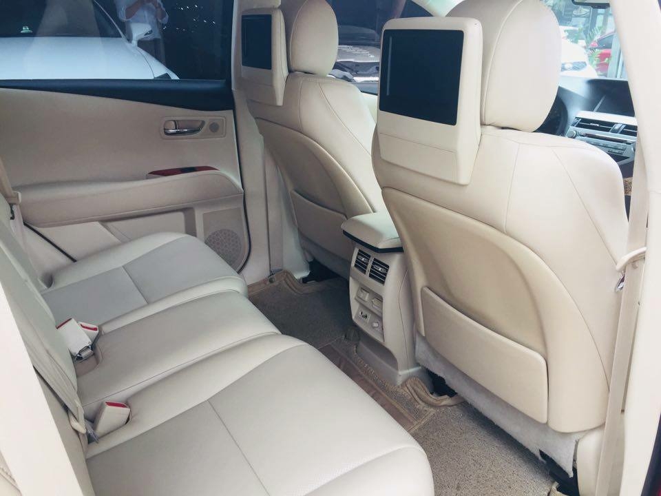 Lexus RX350, sản xuất 2009, đăng ký 2009. Động cơ V6 3.5L máy xăng, mầu đỏ, nội thất kem. Biển Hà Nội.