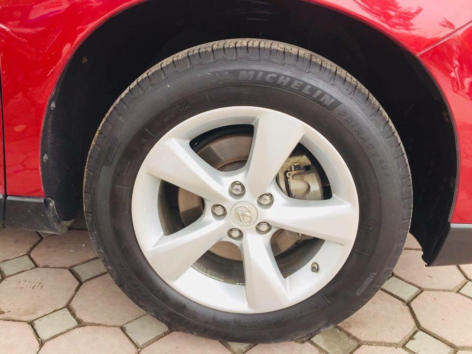 Lexus RX350, sản xuất 2009, đăng ký 2009. Động cơ V6 3.5L máy xăng, mầu đỏ, nội thất kem. Biển Hà Nội.