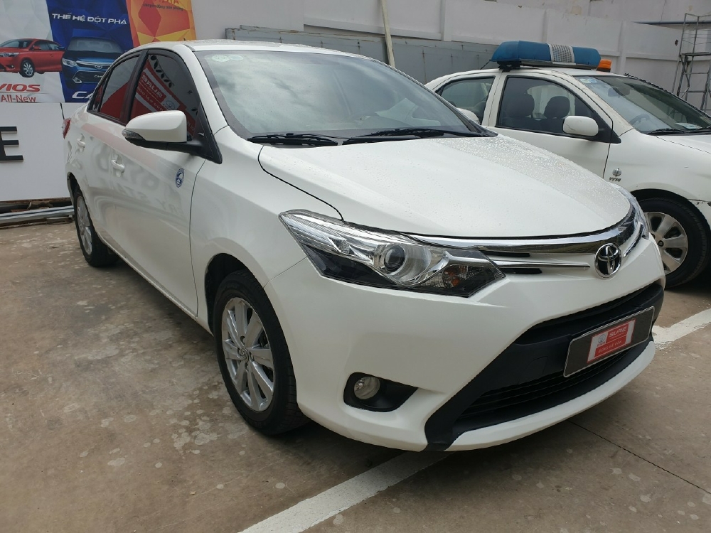Bán Toyota Vios 1.5G số tự động, sx 2018 màu trắng.