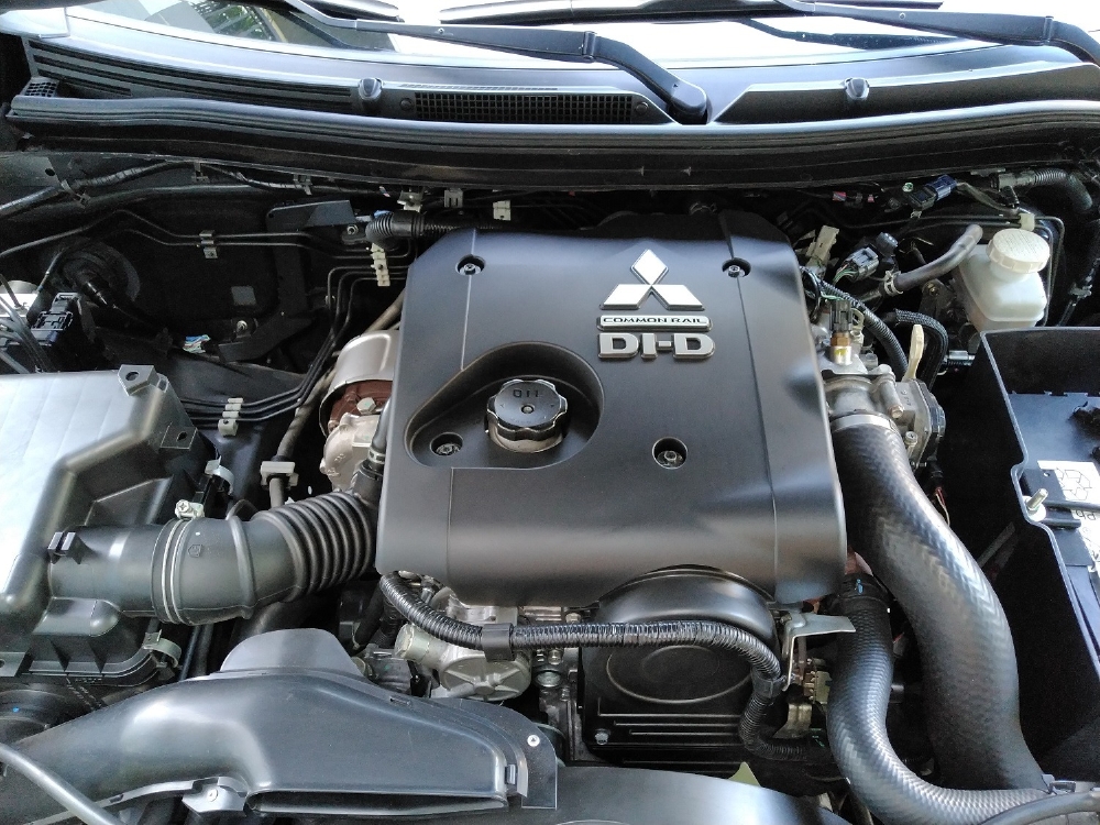 Cần bán xe Mitsubishi Triton 2017 số tự động máy dầu màu xám biển tp