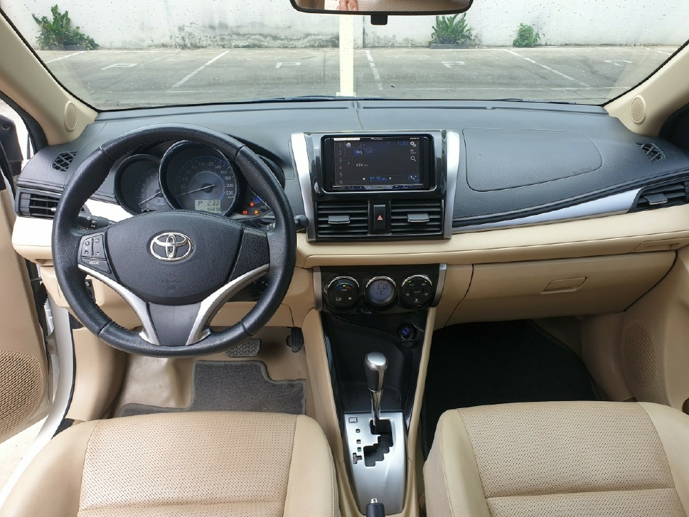 Bán Toyota Vios 1.5G số tự động, sx 2018 màu trắng.