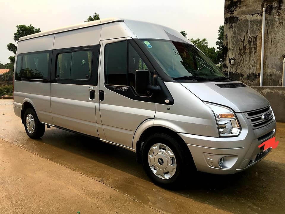 Cần bán xe Transit 2017, màu bạc, số sàn, máy dầu