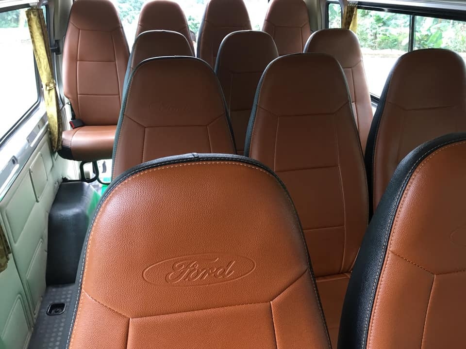Cần bán xe Transit 2017, màu bạc, số sàn, máy dầu