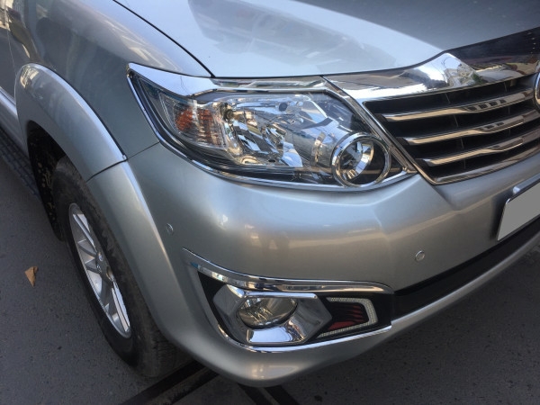 Bán xe Toyota Fortuner 2014 tự động máy xăng màu bạc