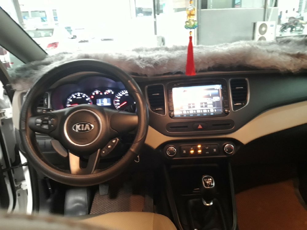 Kia Rondo 2017 Số sàn màu trắng xe đẹp