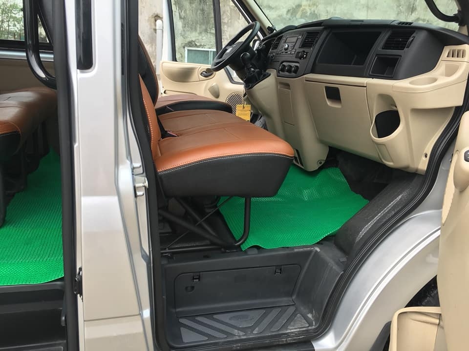 Cần bán xe Transit 2017, màu bạc, số sàn, máy dầu