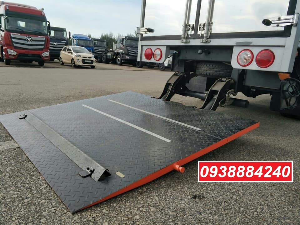 Bán xe tải trả góp Thaco Kia K250 / K200 thùng bạt, thùng kín bửng nâng 2.3 tấn Long An Tiền Giang Bến Tre
