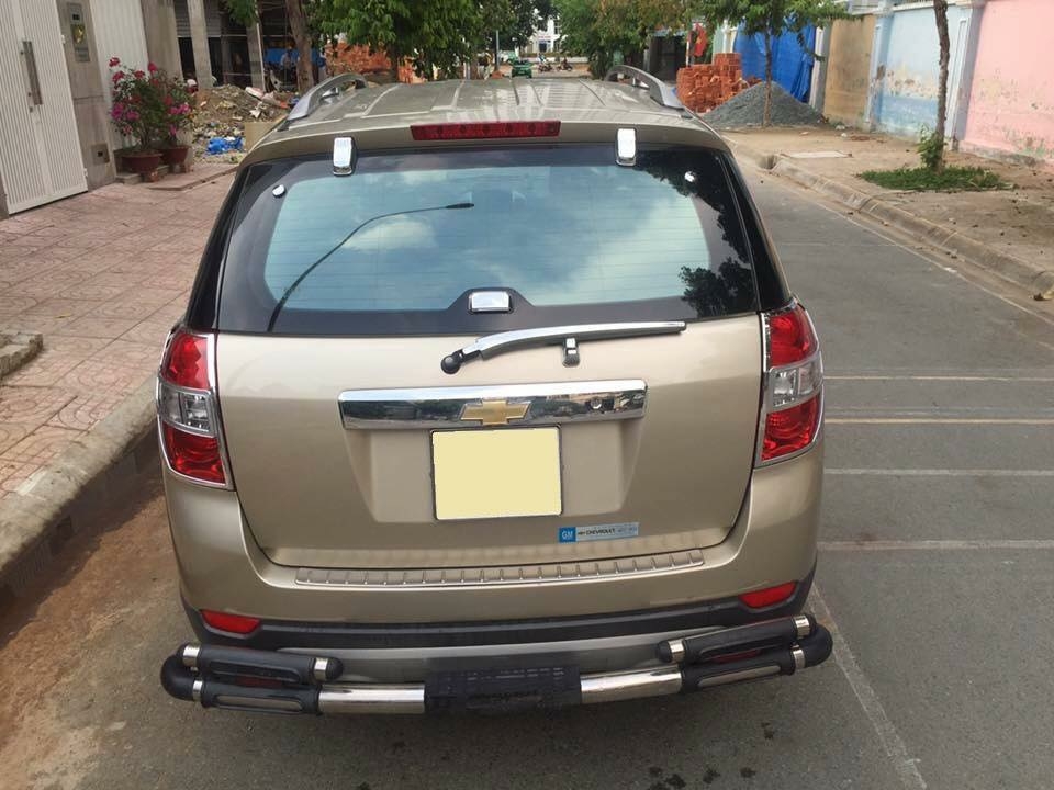 Cần bán xe Chevrolet Captiva 2010 số sàn máy dầu, màu vàng cát