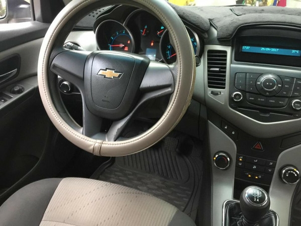 Cruze 2010, số sàn, màu vàng cát, gia đình sử dụng.