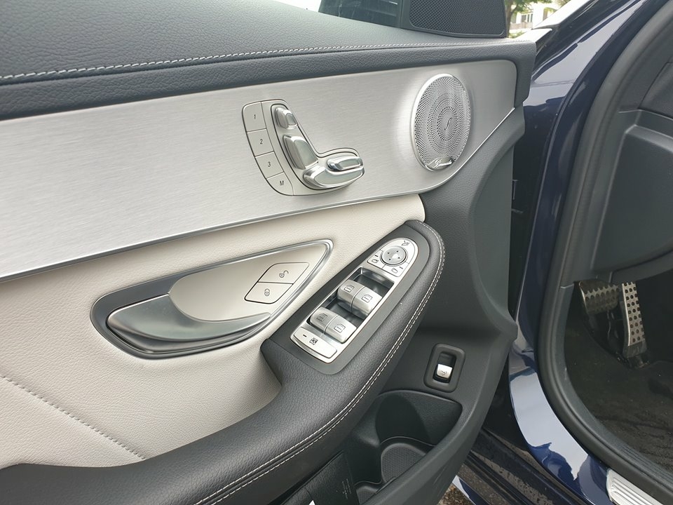 Bán Mercedes C300 AMG 2018 xanh đen cực kỳ sang trọng