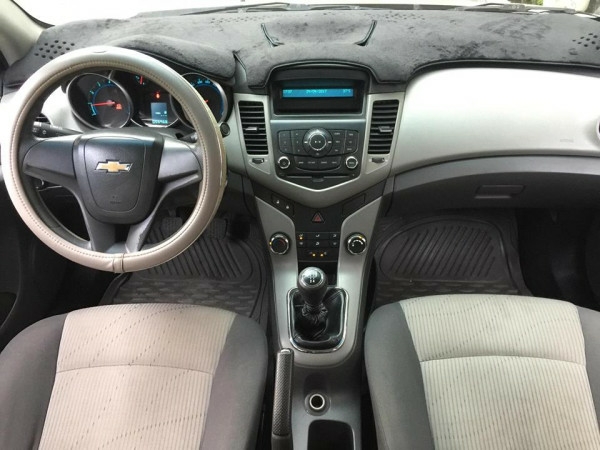 Cruze 2010, số sàn, màu vàng cát, gia đình sử dụng.