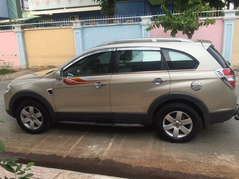 Cần bán xe Chevrolet Captiva 2010 số sàn máy dầu, màu vàng cát