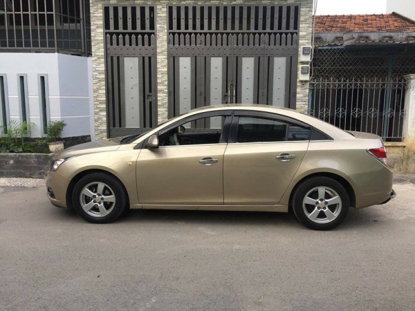 Cruze 2010, số sàn, màu vàng cát, gia đình sử dụng.