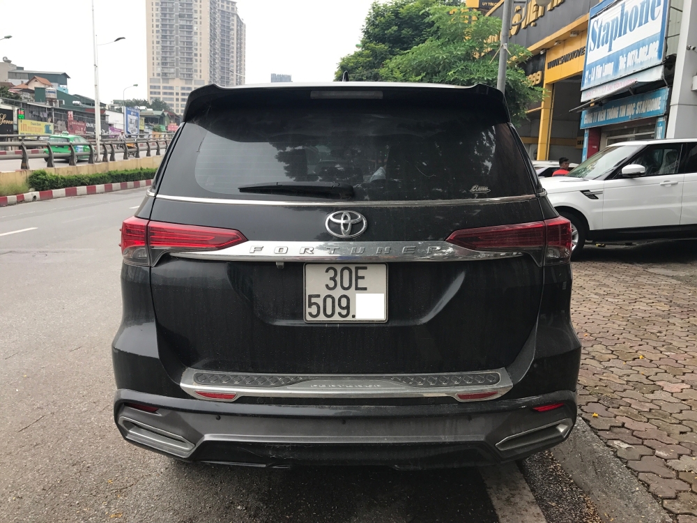 Fortuner 2017 màu đen