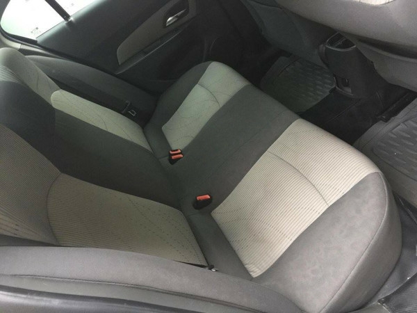 Cruze 2010, số sàn, màu vàng cát, gia đình sử dụng.