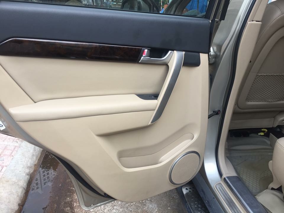 Cần bán xe Chevrolet Captiva 2010 số sàn máy dầu, màu vàng cát