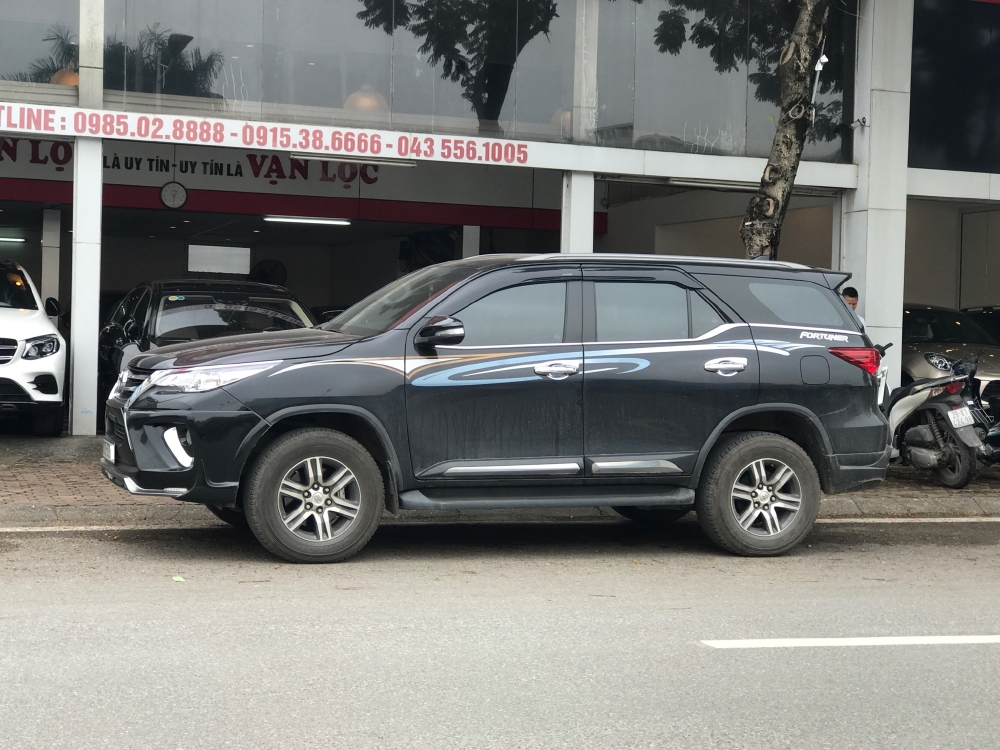 Fortuner 2017 màu đen