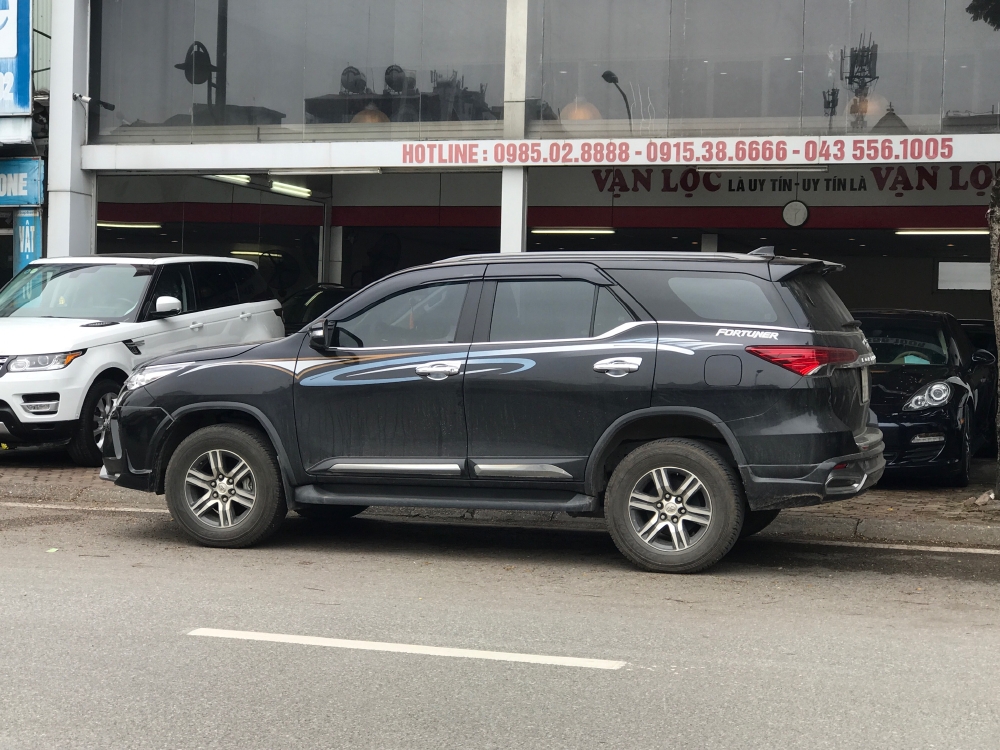 Fortuner 2017 màu đen