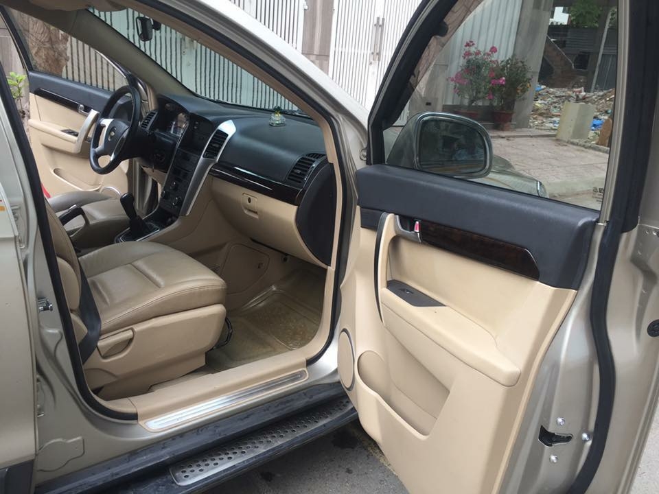 Cần bán xe Chevrolet Captiva 2010 số sàn máy dầu, màu vàng cát