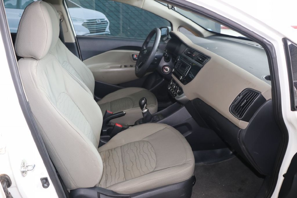 Bán Kia Rio 1.4MT sedan 2016, màu trắng, đúng chất, giá TL, hổ trợ góp