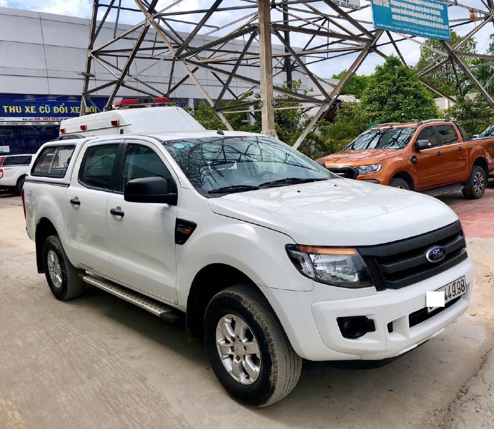 Ranger XL 4x4, MT, bản full, màu trắng, bảo hành hãng
