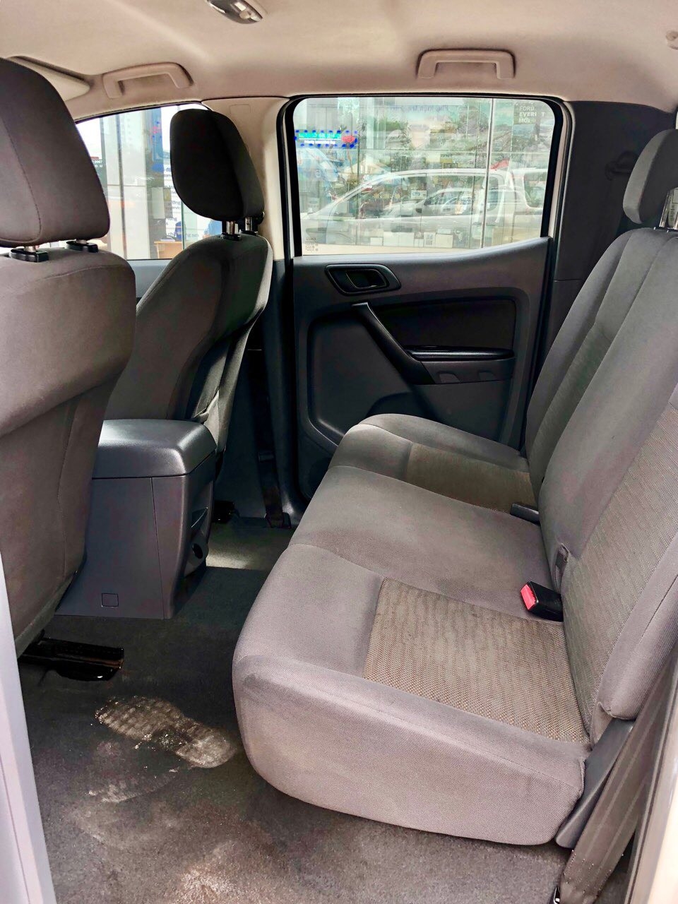 Ranger XL 4x4, MT, bản full, màu trắng, bảo hành hãng