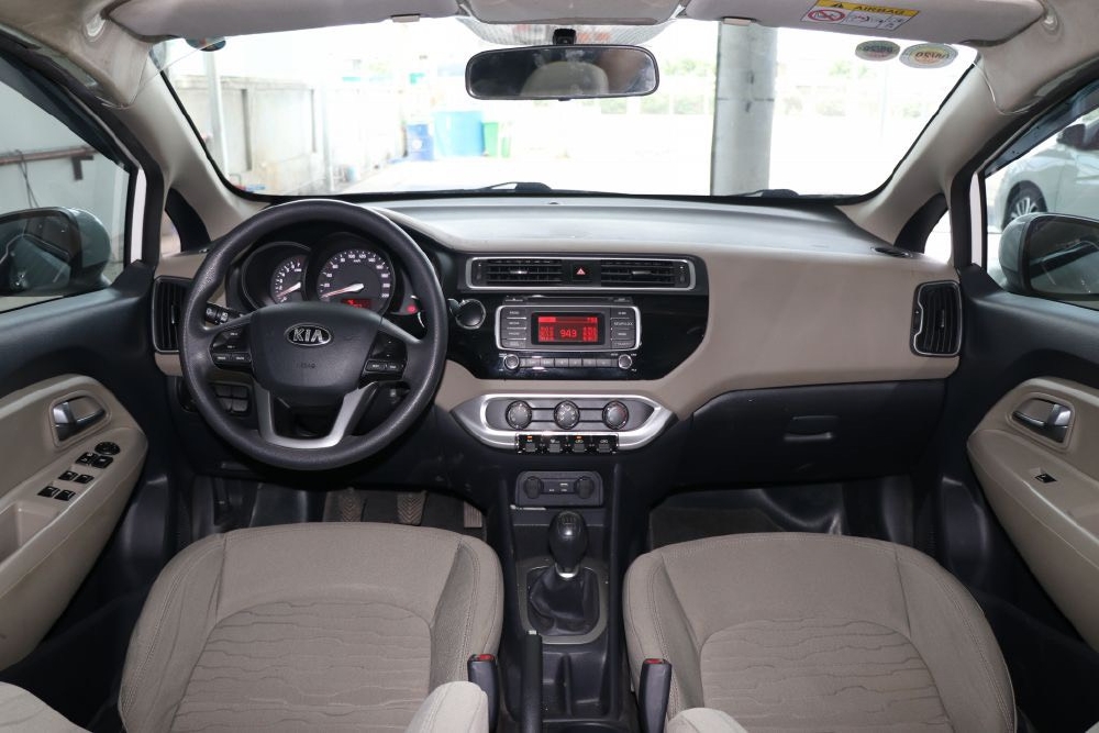 Bán Kia Rio 1.4MT sedan 2016, màu trắng, đúng chất, giá TL, hổ trợ góp