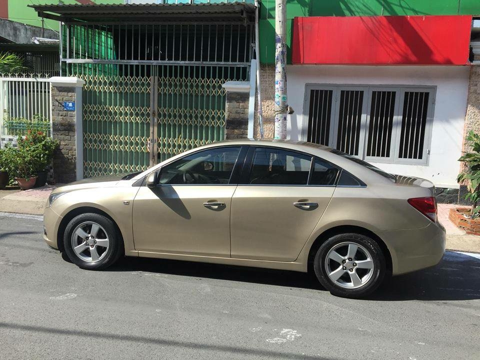 Bán Chevrolet Cruze LS 2011 số sàn màu vàng chính chủ