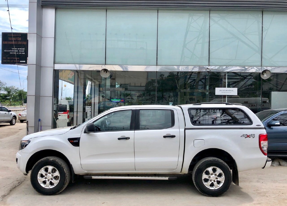 Ranger XL 4x4, MT, bản full, màu trắng, bảo hành hãng