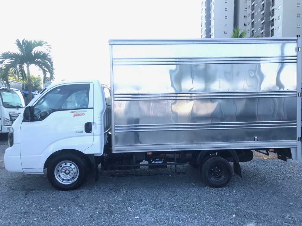 Cần bán xe tải K200 thùng kín tải trọng 1,9 tấn lưu thông nội ô sài gòn, hỗ trợ trả góp 75% giá trị xe.