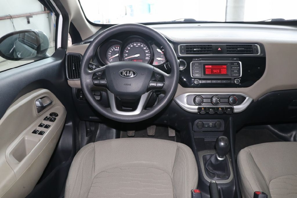 Bán Kia Rio 1.4MT sedan 2016, màu trắng, đúng chất, giá TL, hổ trợ góp