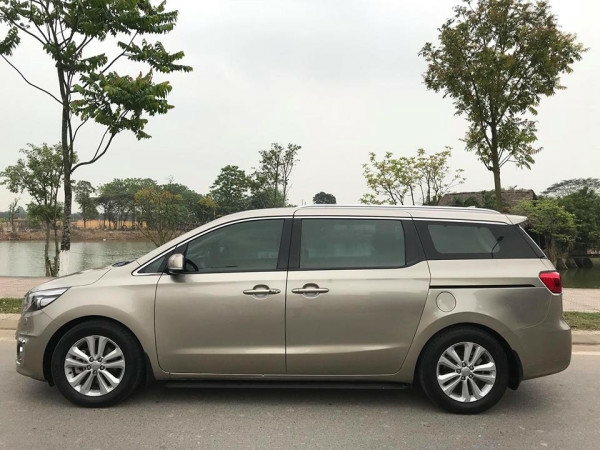 Cần bán xe ô tô Sedona 3.3, sản xuất 2016, số tự động máy xăng Full option