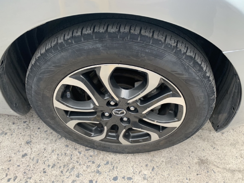 Bán Mazda 2 2017, màu bạc, đúng chất, giá TL, hổ trợ góp