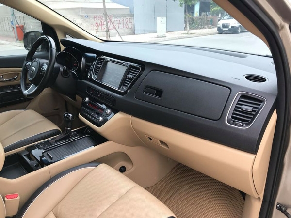 Cần bán xe ô tô Sedona 3.3, sản xuất 2016, số tự động máy xăng Full option