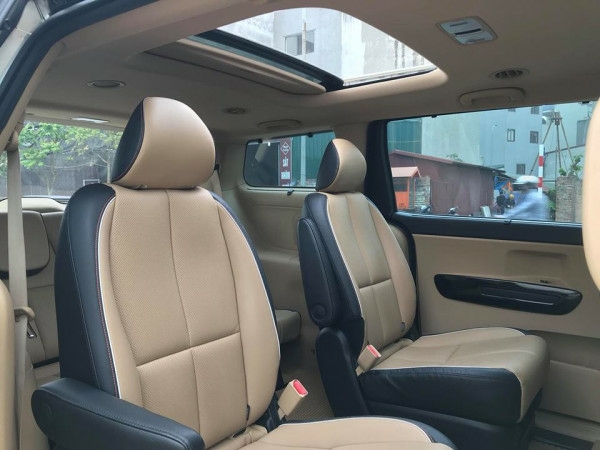 Cần bán xe ô tô Sedona 3.3, sản xuất 2016, số tự động máy xăng Full option