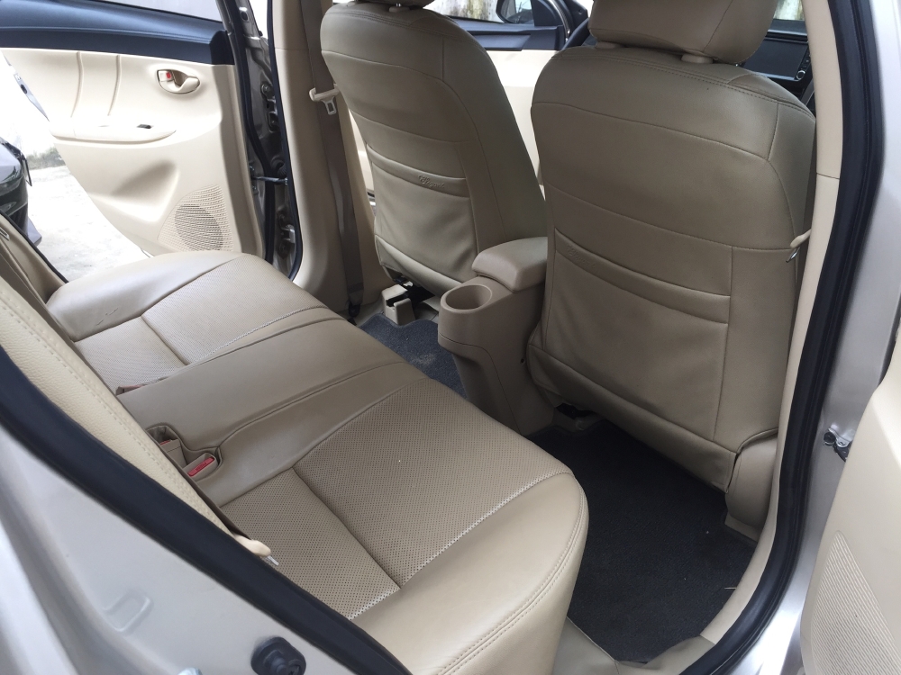 Bán Toyota Vios 2017 số sàn màu Bạc gia đình đi kỹ.