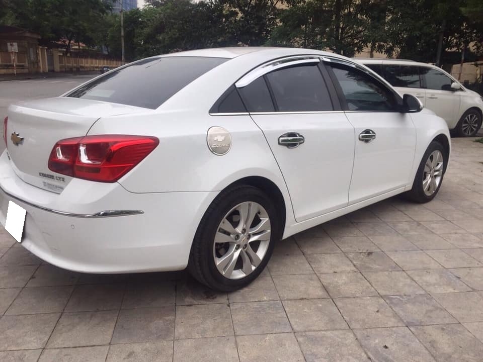 bán xe Cruze LTZ 2018, số tự động, màu trắng còn mới tinh đẹp
