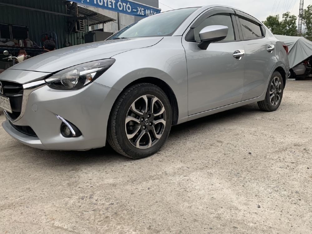 Bán Mazda 2 2017, màu bạc, đúng chất, giá TL, hổ trợ góp