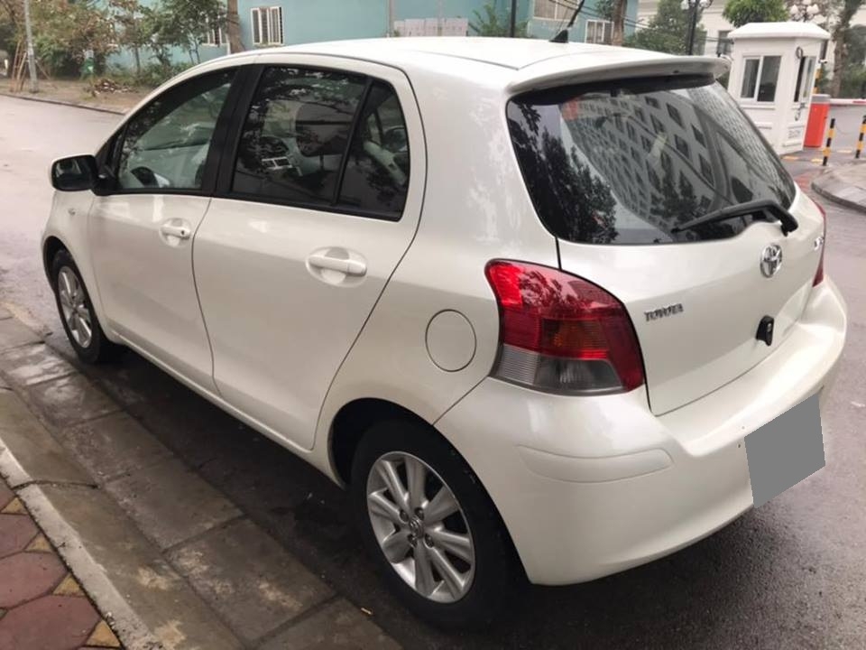 Bán Toyota Yaris 1.5 sx 2013 tự động nhập thái Trắng thể thao.