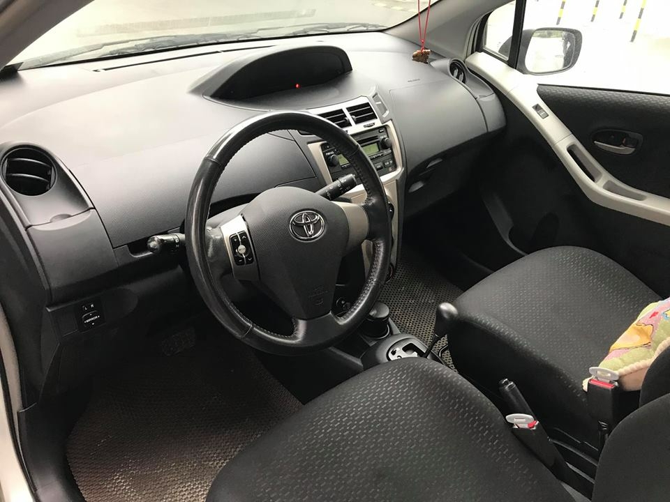 Bán Toyota Yaris 1.5 sx 2013 tự động nhập thái Trắng thể thao.