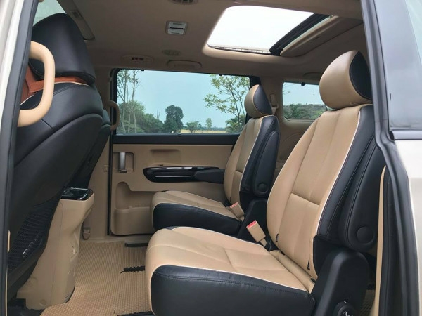 Cần bán xe ô tô Sedona 3.3, sản xuất 2016, số tự động máy xăng Full option
